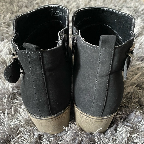 White Mountain faux suede booties - Picture 2 of 12